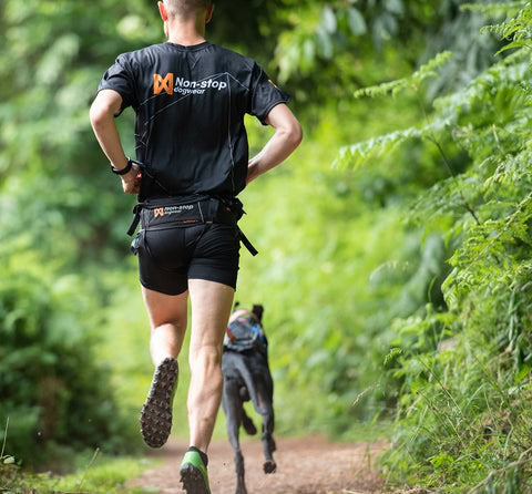 cinturon de running negro con soporte lumbar