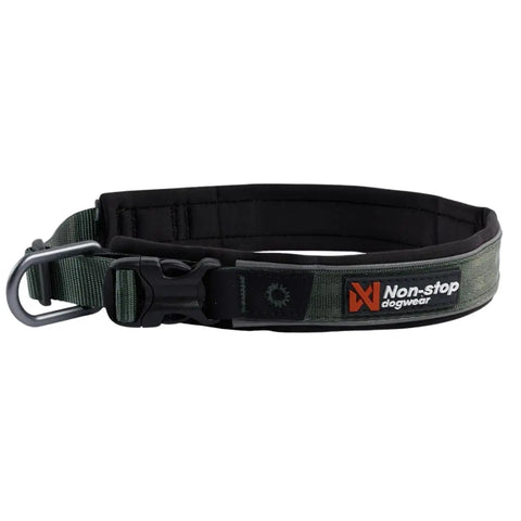 Collar acolchado para perros Non-Stop Roam en uso
