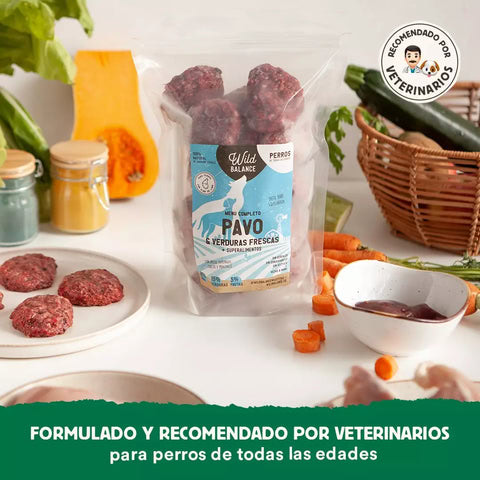 Detalle del menú BARF de pavo y verduras frescas para perros de Wild Balance