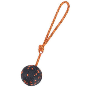 juguete pelota con cuerda para perros en acción