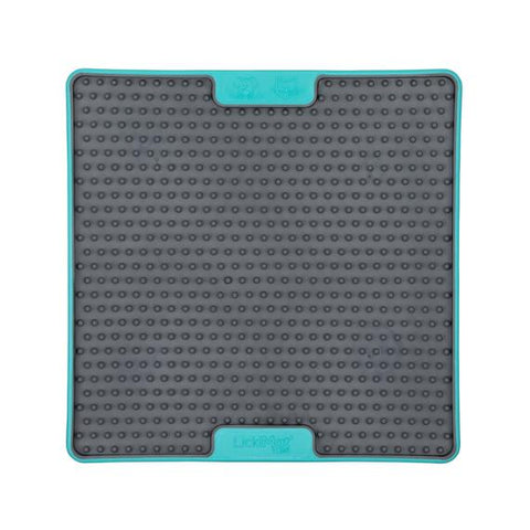 Lickmat Tuff Soother en uso para reducir ansiedad en mascotas