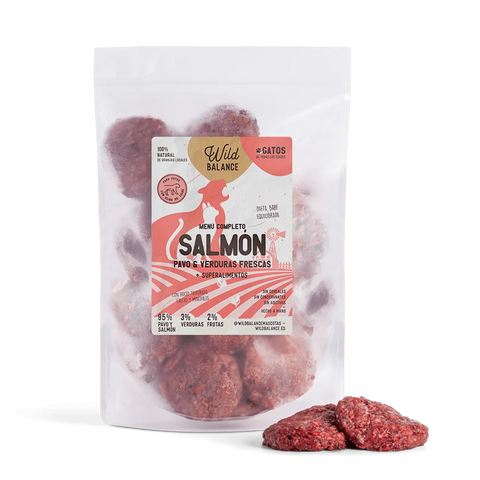 Wild Balance Menú BARF de SALMÓN con Verduras Frescas 1 Kg para Gatos de Wild Balance disponible en Emperrados para cuidar a tu peludo.