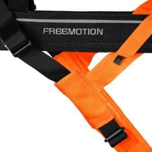 Primer plano del arnés Non-Stop Freemotion Harness 5.0 en perro