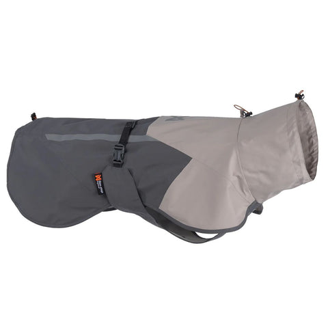 Perro usando chubasquero impermeable Non-Stop Fjord 2.0 en un día lluvioso