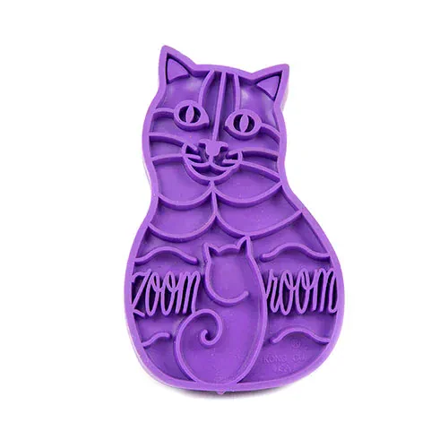 Kong Zoom Groom Cepillo de goma para gatos de Kong disponible en Emperrados para cuidar a tu peludo.