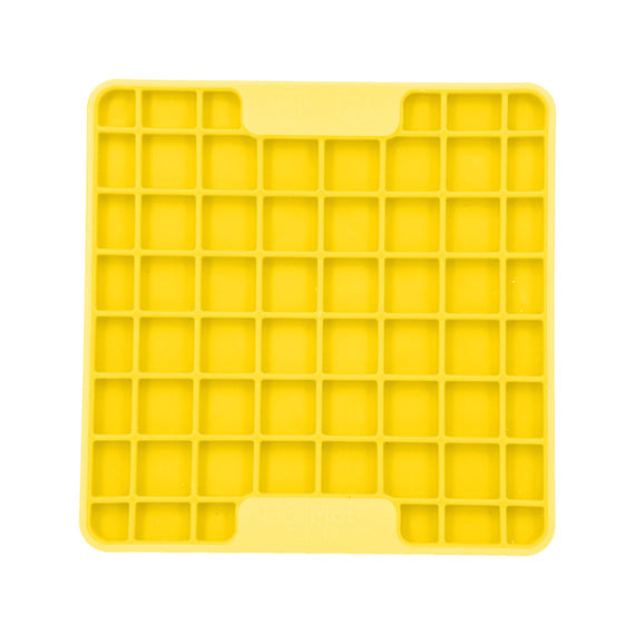 Comedero LickiMat Mini Tuff Playdate Amarillo para perro de Lickimat disponible en Emperrados para cuidar a tu peludo.