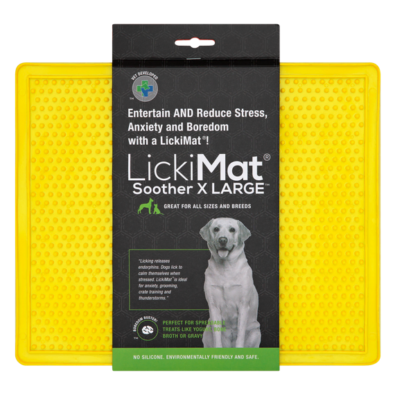 Vista frontal del LickiMat Comedero Soother Classic amarillo de la marca Emperrados.