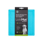 Vista frontal de la LickiMat Mini Soother azul para reducir el estrés en perros.