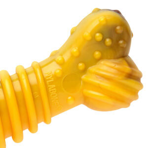 Primer plano del detalle de textura del Nylabone Extreme Chew de Emperrados.
