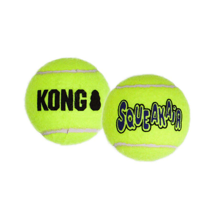 Detalle cercano del material de las pelotas Kong SqueakAir para perros de la marca Emperrados.