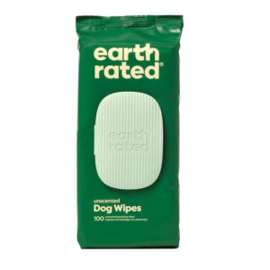 Vista frontal del empaque de toallitas húmedas Earth Rated para perros de Emperrados.