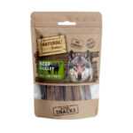 Vista frontal del snack deshidratado de ternera para perros de Emperrados|Detalle cercano del ingrediente principal en el stick de ternera deshidratado de Emperrados