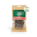 Imagen del empaque del producto Wild Snacks Senior de Ternera para perros de Emperrados.|Detalle de la textura de los Wild Snacks Senior de Ternera de Emperrados.|Perro disfrutando de los Wild Snacks Senior de Ternera de Emperrados.